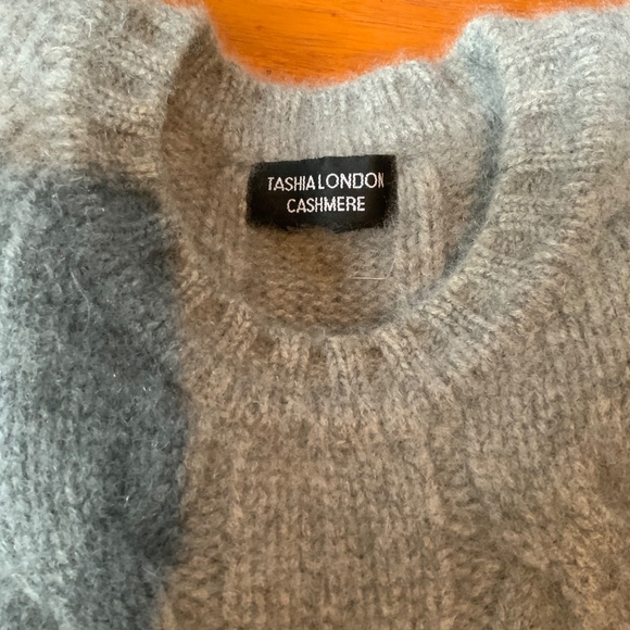 Tashia London Chunk Cashmere Sweater - Picture 2 of 10